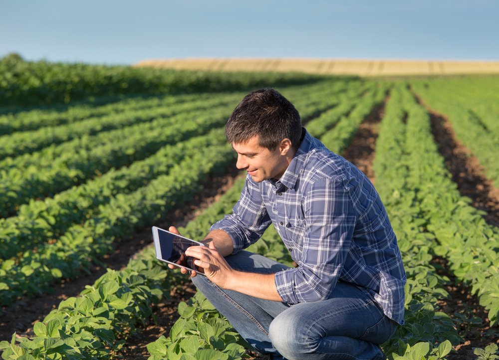 Read more about the article Entenda como a tecnologia está facilitando o dia a dia do trabalhador rural